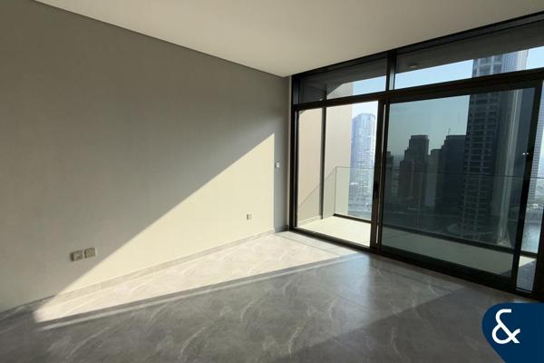 Studio | Unfurnished | Canal View